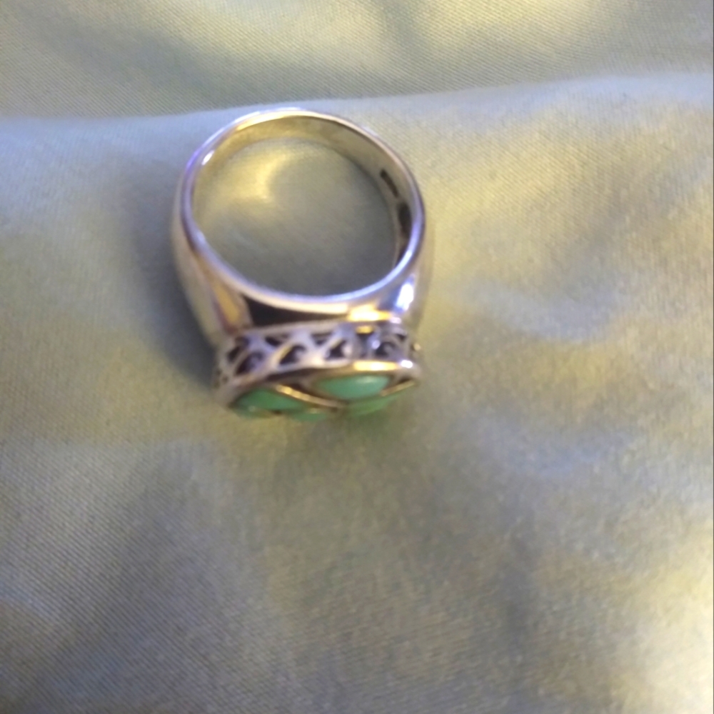 Beautiful Sterling silver 9.25 ring with turquoise stones